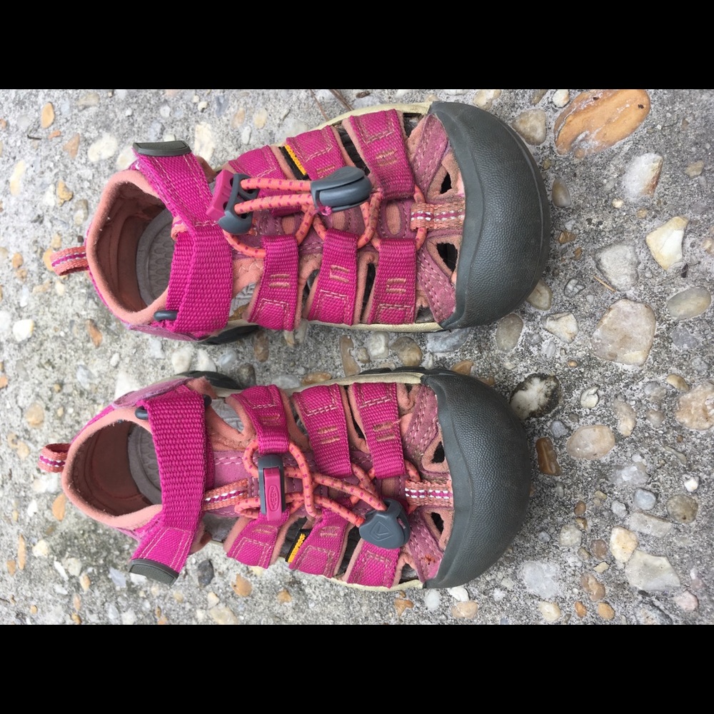 **{{SOLD}}** Girls Keen water sandal shoes